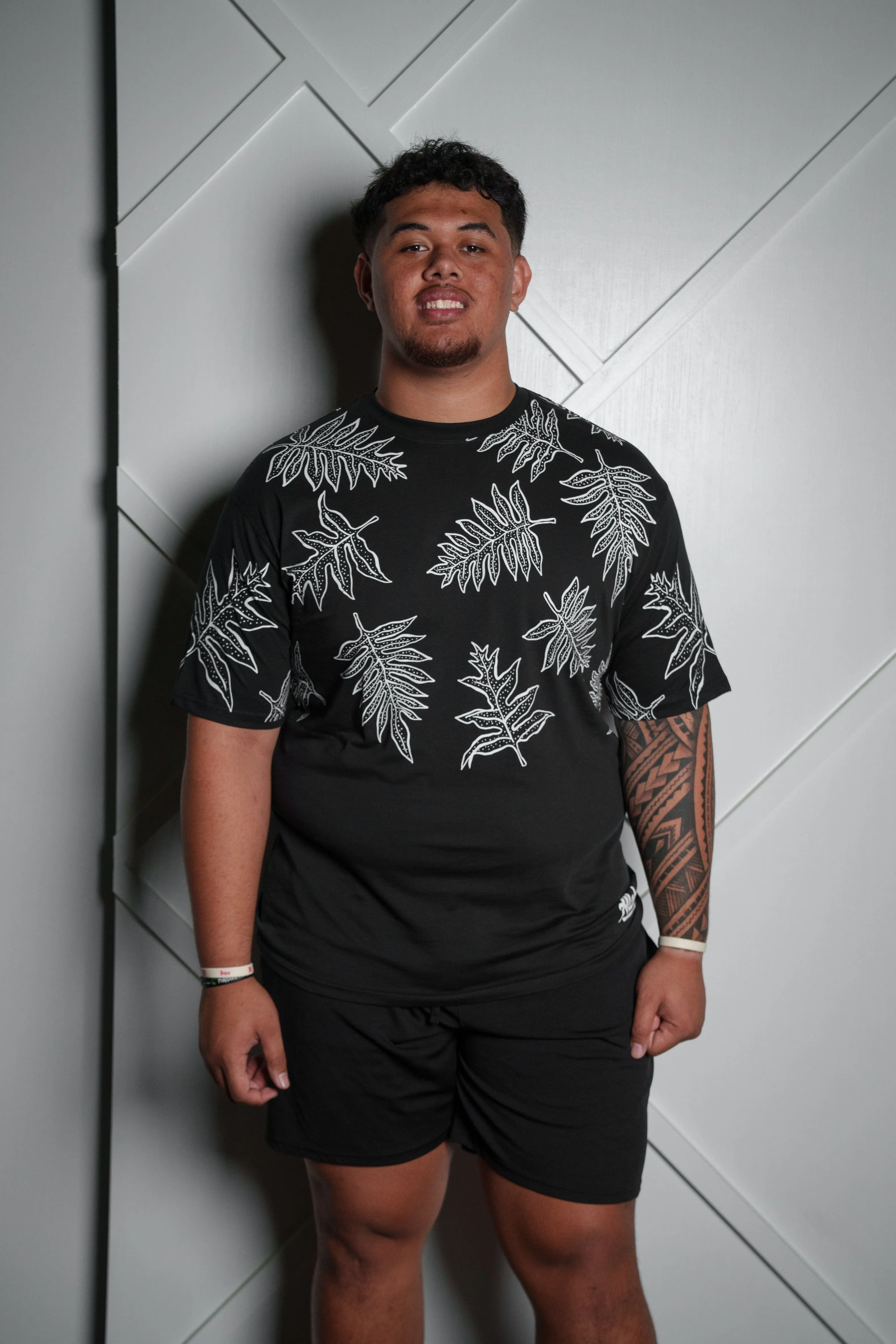 ALOHA BLACK & WHITE LAUAE T-SHIRT